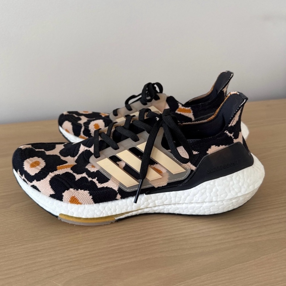 Adidas Ultra Boost 21
Marimekko Unikko (Women's) US 8